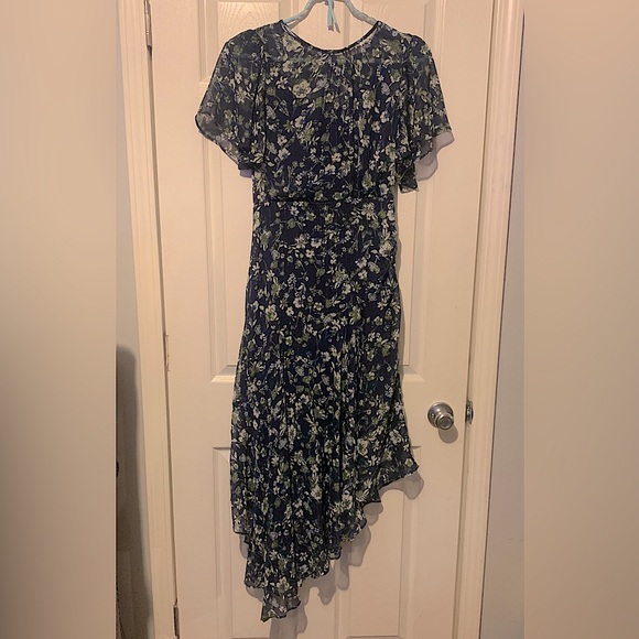 Dresses & Skirts - ASTR THE LABEL BEAUTIFUL FLORAL DRESS